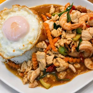 Pad Ka Phao Pollo
