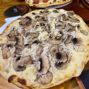 Pizza Pollo y Champiñon 6 porciones