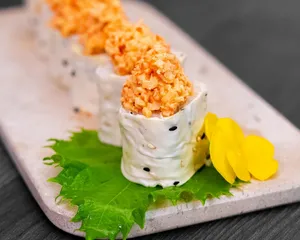 Enoki Maki