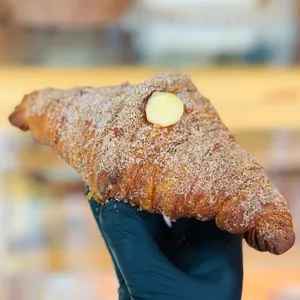 Croissant Manzana Canela