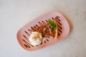 Pecan Pie con Caramelo Salado y Helado