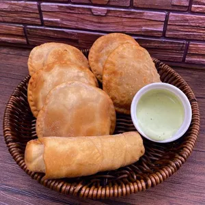 2 Pastelitos y 2 Tequeños