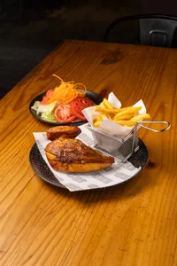 1/4 POLLO CON PAPAS Y ENSALADA