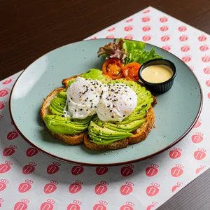 Tostadas Huevo Palta