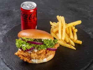 Sándwich Ranchero + Papas Fritas y Bebida