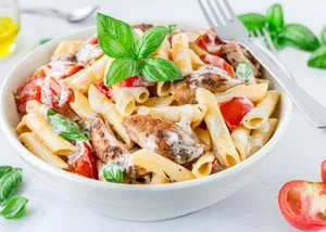 Ensalada de Pasta Penne Rigatte Cremosa Con Pollo