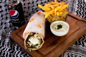 Menú Para 1A :  un Shawarma Mini (pequeño) acompañado con papas fritas y lata de bebida