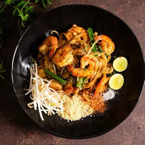 Pad thai con camarones.