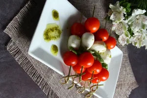 Brochetas Capresse (12 unidades)