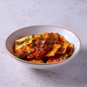 Ravioles De Verduras En Salsa Pomodoro