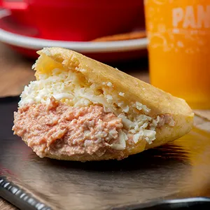 Arepa Fiesta (Diablito & Queso rallado)