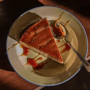 Quesillo, Postre cremoso a base de huevos, leche completa y leche condensada
