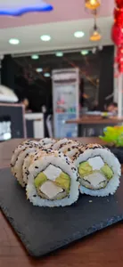 21. Pollo Furay, Queso, Palta, Envuelto en Sésamo/Ciboulette