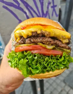Cheeseburger Large