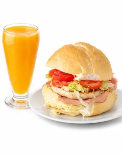 Combo 7 (1 milanesa + 2 quesos +jugo+ papas al hilo, cremas y ensaladas )