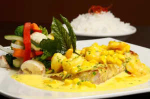 Salmón en Salsa de Camarones y Maíz Tierno 180gr