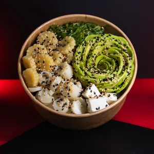 Gohan Veggie Maestro Bowl VEGETARIANO con palmito, choclitos, roseta de palta fresca, queso crema y cebollín sobre arroz. Sakai Sushi Providencia.