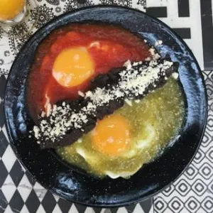 HUEVOS DIVORCIADOS