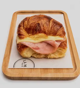 Sandwich medialuna jamon y queso