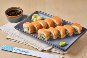 Sushi Mr. Keko – Salmón, Queso Crema, Aguacate y Pepino