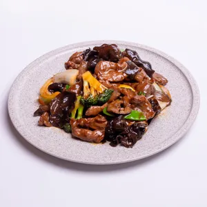 Carne Con Hongos Y Wan Yi