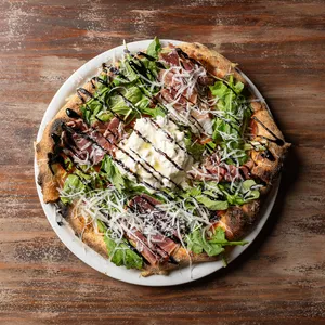 Pizza la Italiana (Stracciatela & Prosciutto)