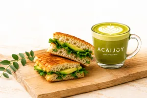 Focaccia + Bebida Caliente