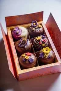 Caja de Besos de Moza del Mes Morado (6 unidades)
