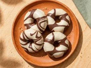 Dona Cubierta de Chocolate Blanco x4