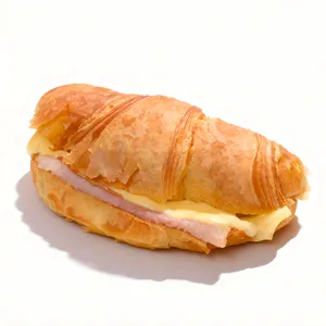 Medialuna con jamón y queso