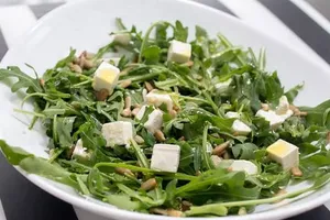 Ensalada Rúcula + Parmesano