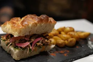 Sándwich de Pulled-Pork (Cerdo desmechado) (Pan focaccia)
