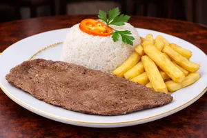 Bistec con papas y arroz