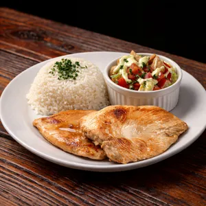 Pechuga de Pollo con arroz y mini ensalada