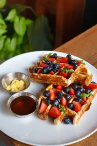 Waffles con Mermelada de Frutos Rojos