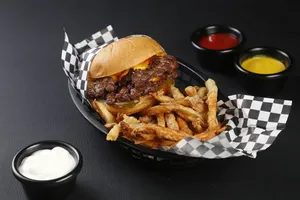 American Cheese + Papas LFC + Bebida Lata