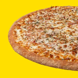 Pizza Doble Queso con doble porción de queso mozzarella, un toque de orégano, parmesano y salsa de tomate.
