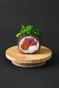 V6 Wakame Roll