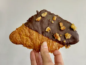 Flat croissant