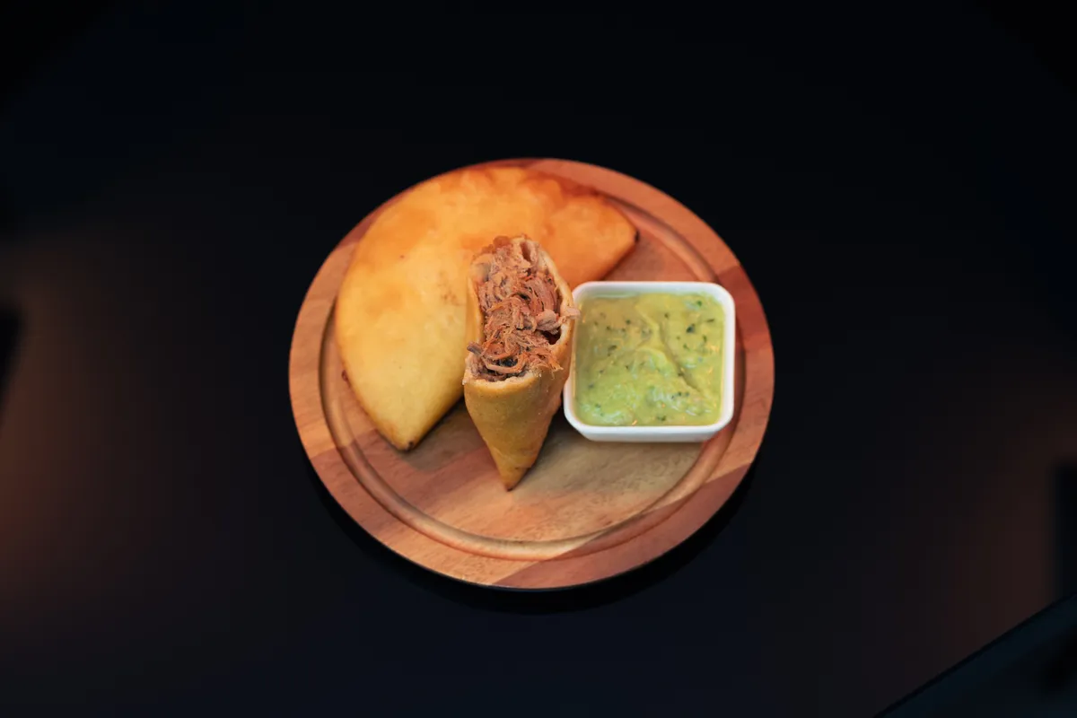 Empanada de carne mechada