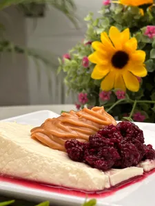 Cuajada con Mora y Arequipe