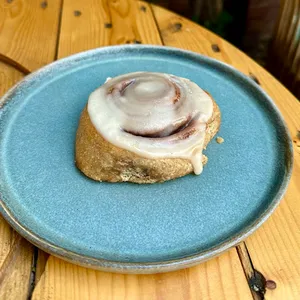 Rollo de Canela de Masa Madre Vainilla APLV, Sin Soya.