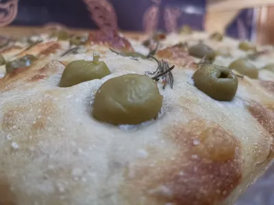 Focaccia aceituna y pimentón ( 30 * 40 cm )