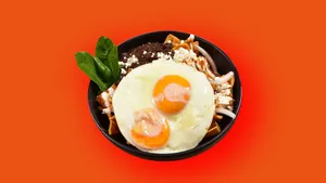 Chilaquiles con 2 Huevos Estrellados