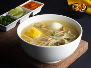 Caldo De Gallina Sin Presa Con Un Huevo