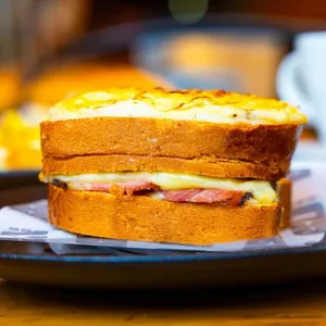 BRIOCHE MIXTO CALIENTE BRO