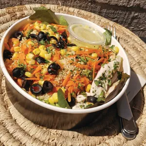 Ensalada Quinoa Pollo