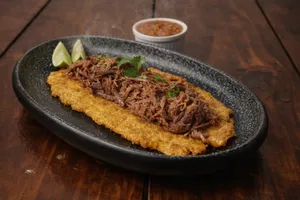 Patacón Con Carne Desmechada