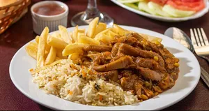 Guatitas a la Jardinera con Papas Doradas