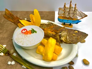 Pescado frito de cabrilla